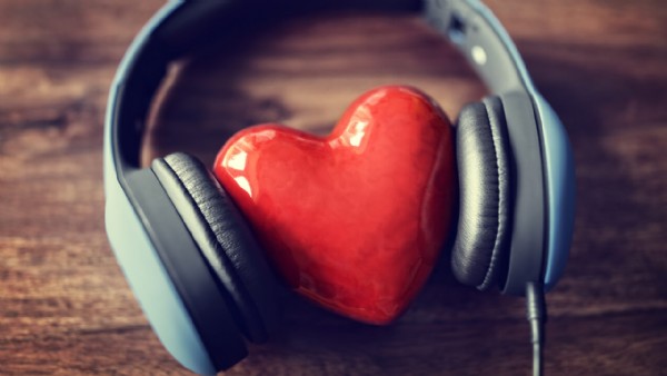 Türkiye’de En Çok Dinlenen Aşk Şarkıları Nelerdir?